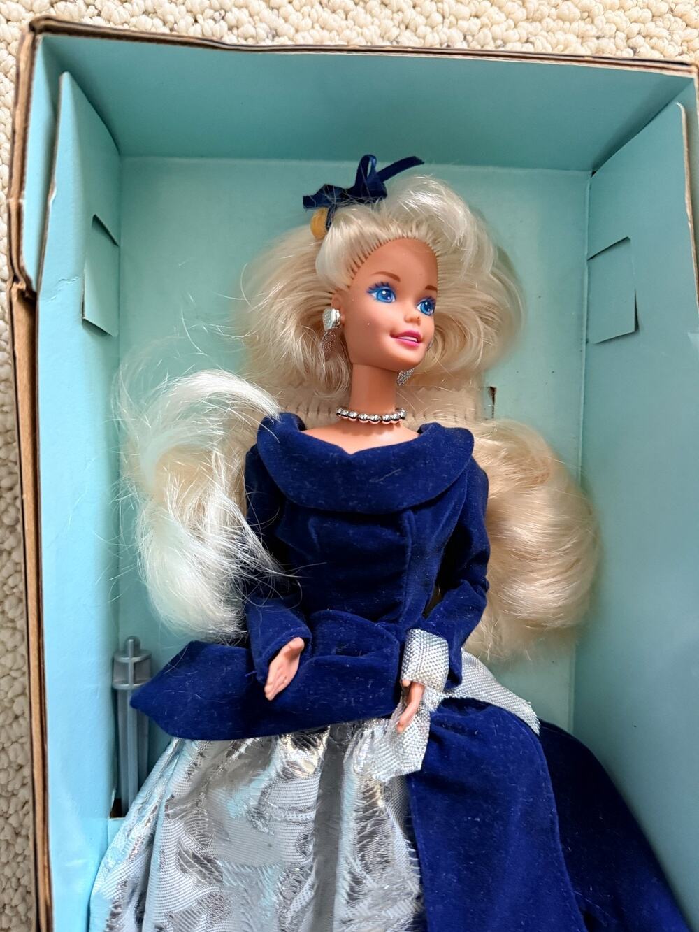 Vintage 1995 Winter Velvet Barbie Avon Exclusive NRFB Special Edition 15571